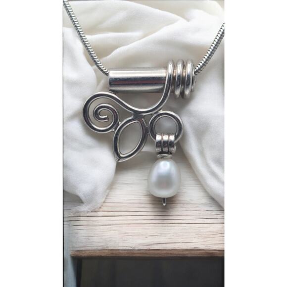 Beautiful Vintage Decorative Scroll Pearl Pendant and Snake Chain Necklace - Picture 2 of 5